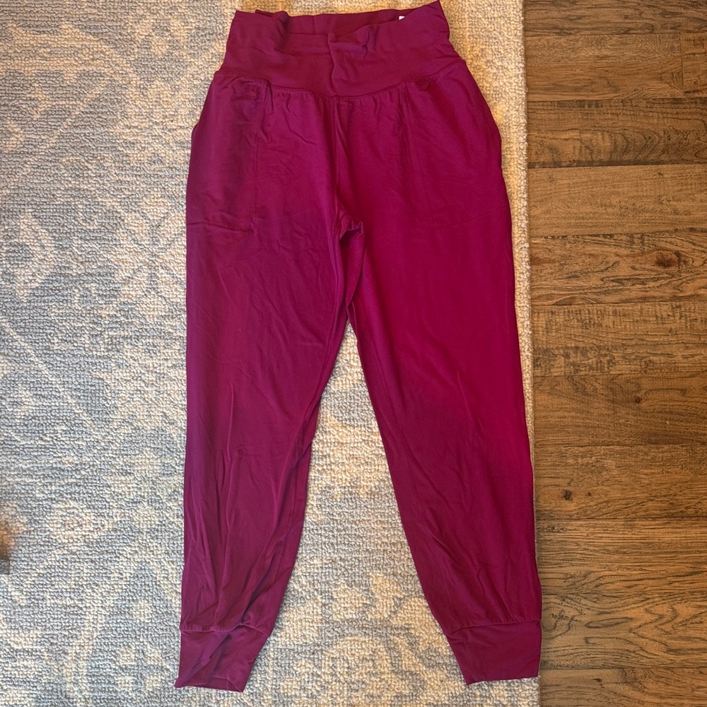 Athleta woman’s  Berry Joggers size m